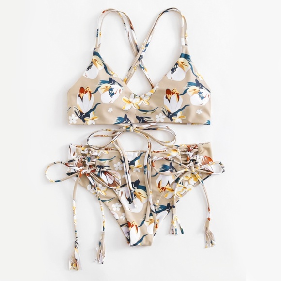 So Cute Floral Bikini - Picture 4 of 4